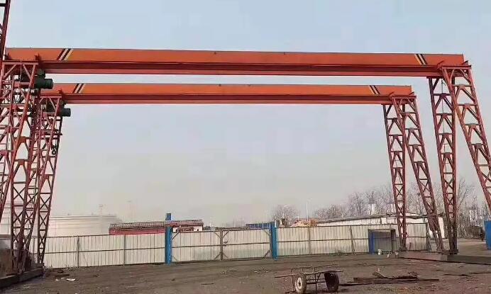 龍門吊設(shè)備電動機(jī)的絕緣層構(gòu)造，是根據(jù)電流量尺寸或是工作電壓多少明確?