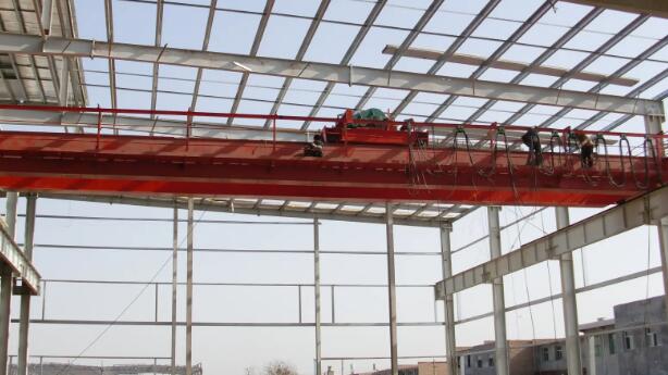 有關(guān)雙梁起重機(jī)清除鐵銹的具體方式有什么呢？