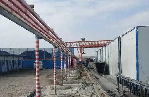 土建基礎(chǔ)工程施工時，龍門吊滑觸線組裝的進展規(guī)定