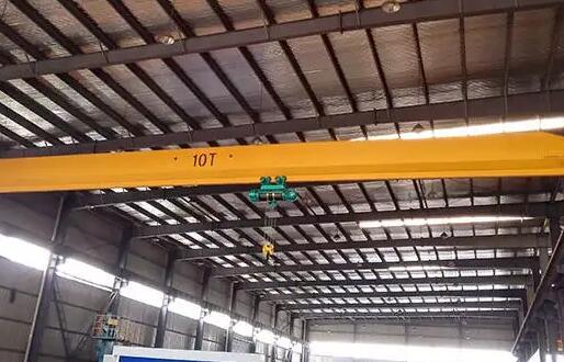 橋式起重機應(yīng)安裝什么種類的保險裝置?