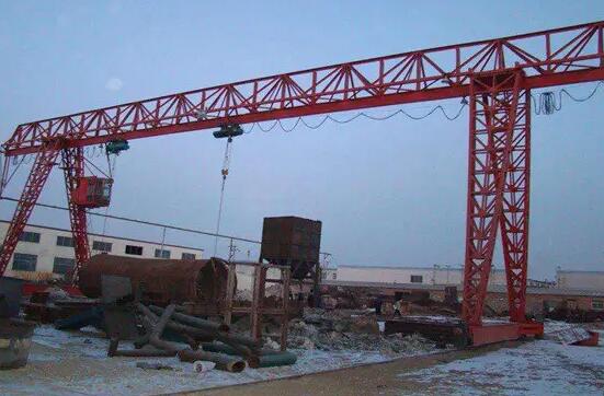 龍門吊實(shí)際操作要留意一下幾個(gè)方面，學(xué)好防止中后期維修費(fèi)