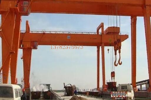 集裝箱門式起重機(jī)有哪些特點？有什么好處？